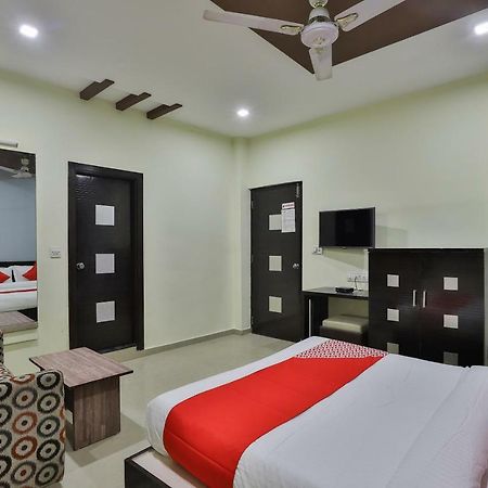 Oyo Flagship 19003 Hotel Rudra Mahal Ahmedabad Buitenkant foto