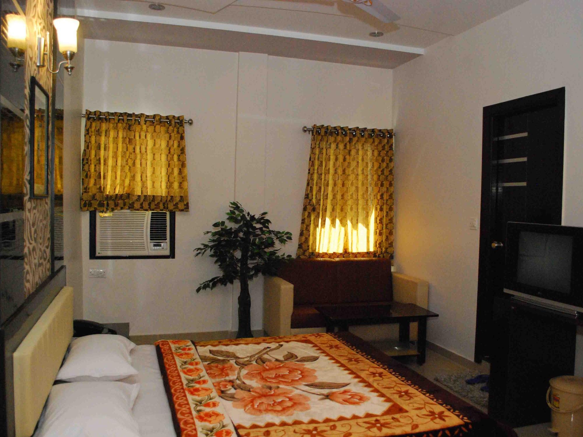 Oyo Flagship 19003 Hotel Rudra Mahal Ahmedabad Buitenkant foto