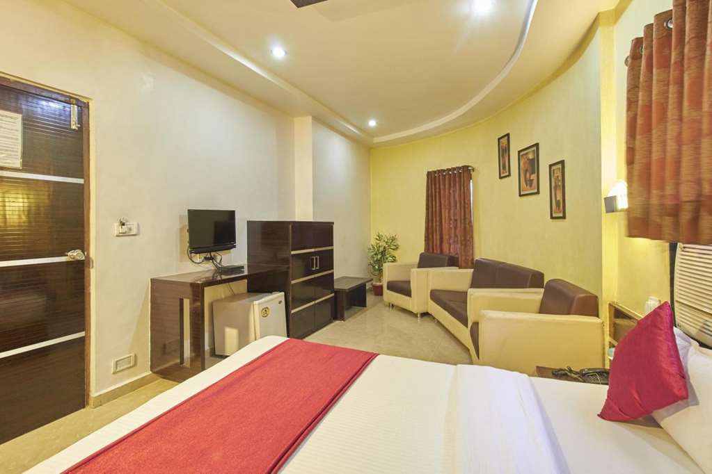 Oyo Flagship 19003 Hotel Rudra Mahal Ahmedabad Kamer foto