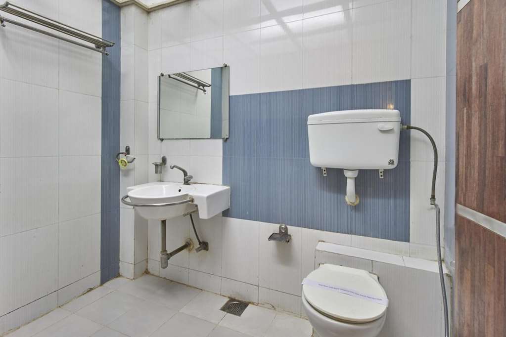 Oyo Flagship 19003 Hotel Rudra Mahal Ahmedabad Kamer foto