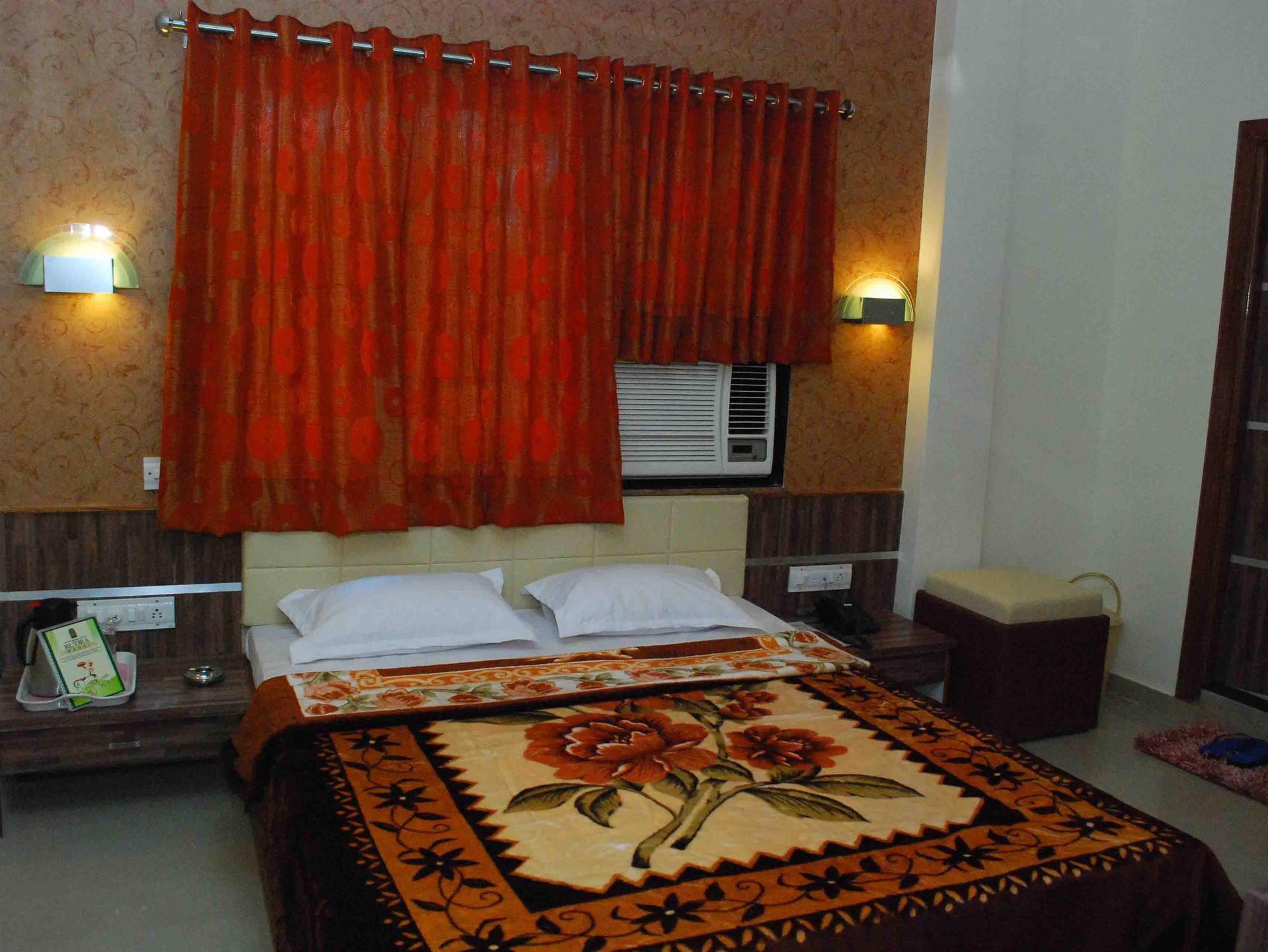 Oyo Flagship 19003 Hotel Rudra Mahal Ahmedabad Buitenkant foto