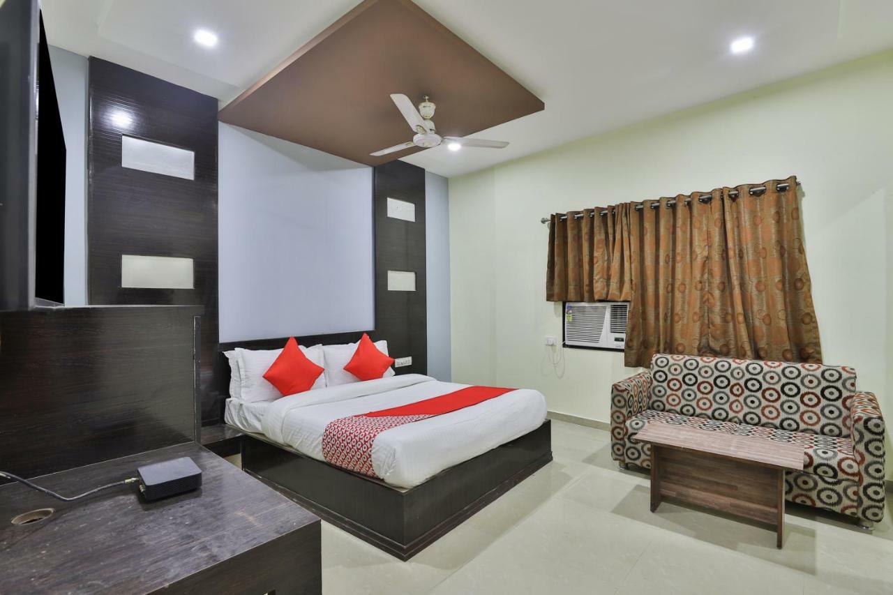Oyo Flagship 19003 Hotel Rudra Mahal Ahmedabad Buitenkant foto