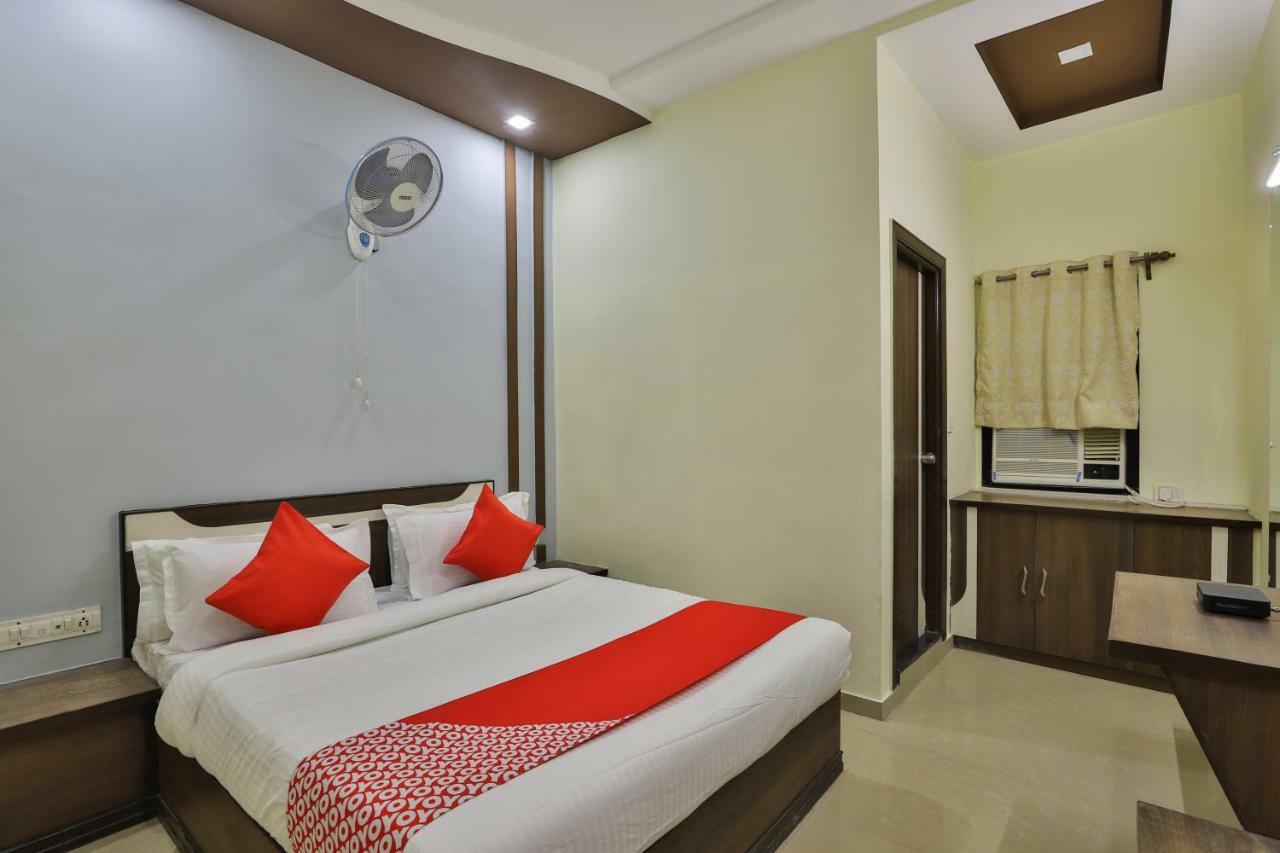Oyo Flagship 19003 Hotel Rudra Mahal Ahmedabad Buitenkant foto