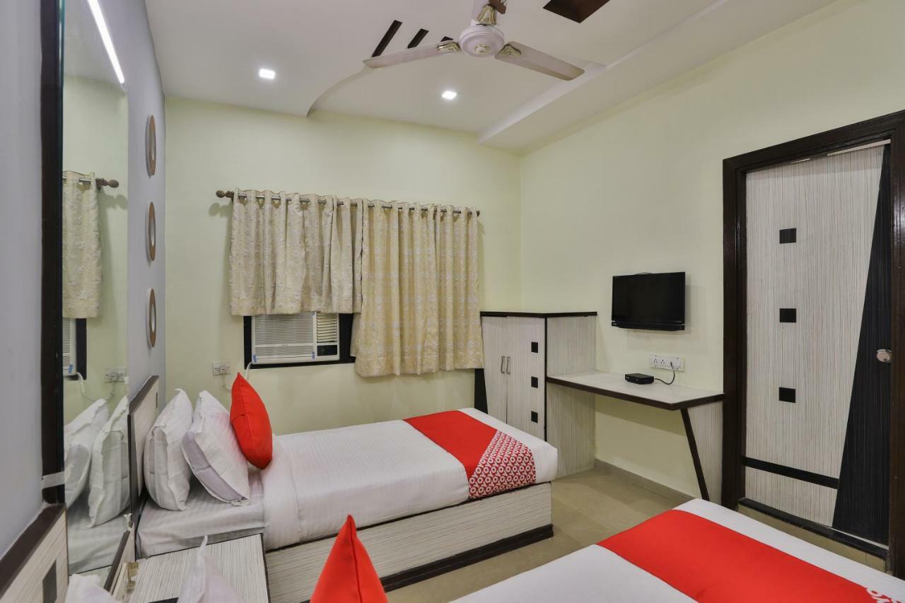 Oyo Flagship 19003 Hotel Rudra Mahal Ahmedabad Buitenkant foto