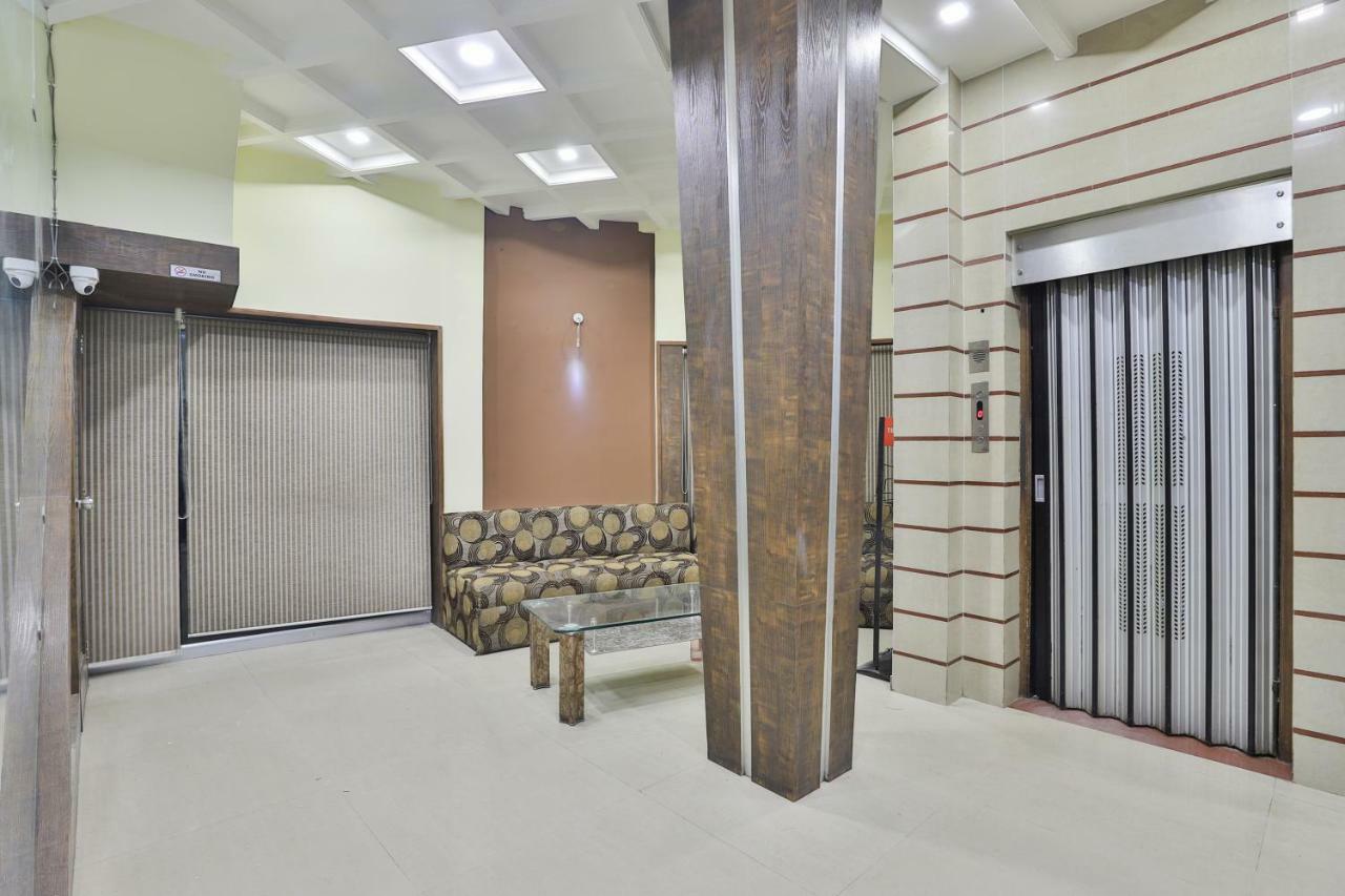 Oyo Flagship 19003 Hotel Rudra Mahal Ahmedabad Buitenkant foto