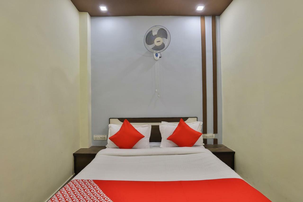 Oyo Flagship 19003 Hotel Rudra Mahal Ahmedabad Buitenkant foto