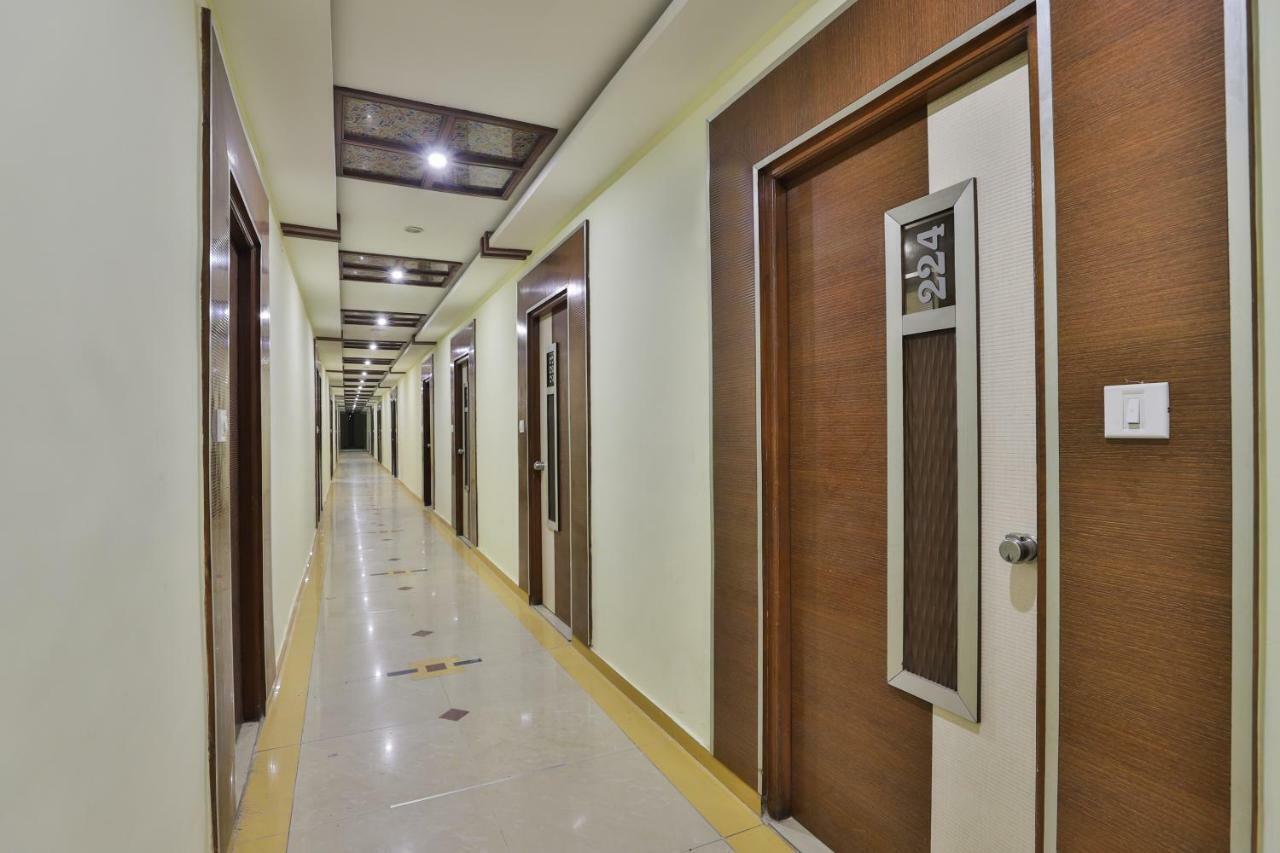 Oyo Flagship 19003 Hotel Rudra Mahal Ahmedabad Buitenkant foto