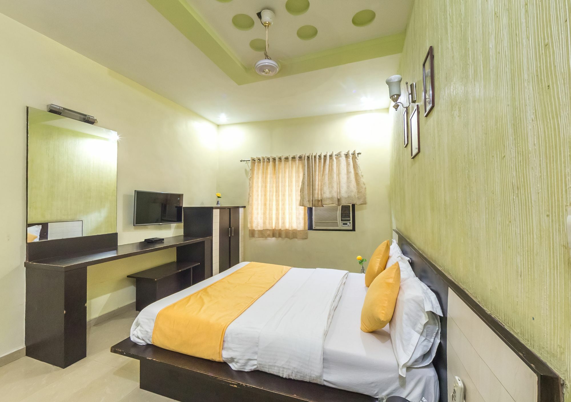 Oyo Flagship 19003 Hotel Rudra Mahal Ahmedabad Buitenkant foto