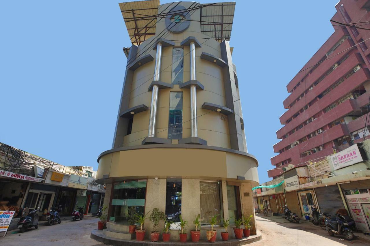 Oyo Flagship 19003 Hotel Rudra Mahal Ahmedabad Buitenkant foto
