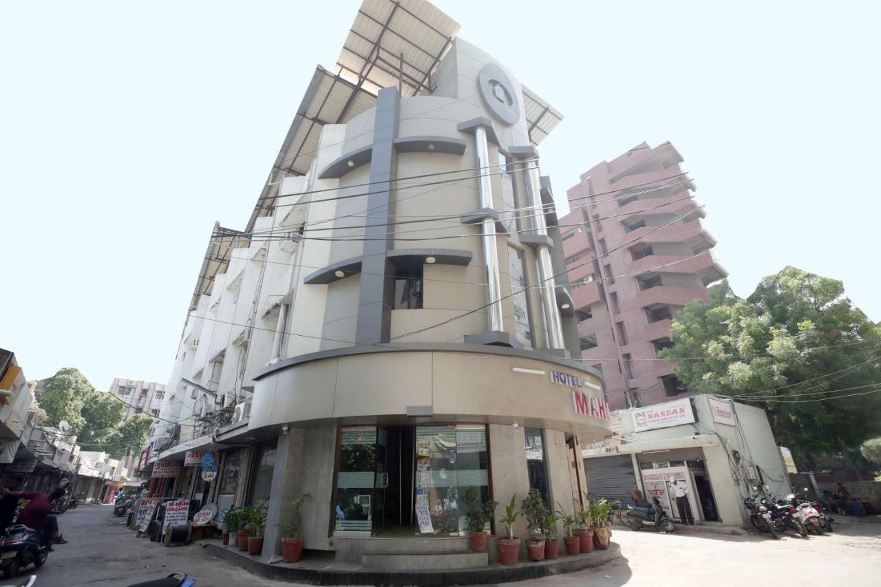 Oyo Flagship 19003 Hotel Rudra Mahal Ahmedabad Buitenkant foto