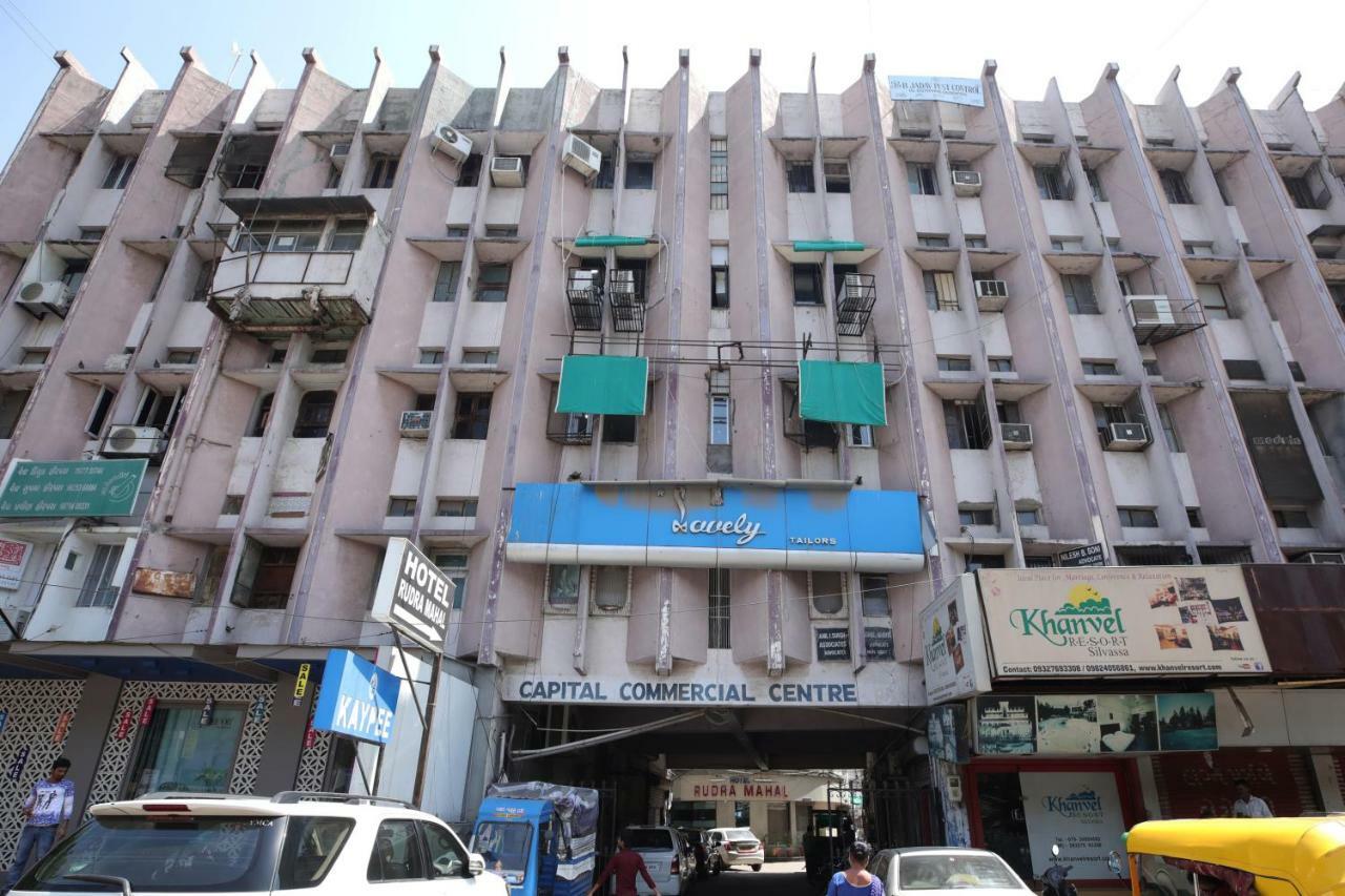 Oyo Flagship 19003 Hotel Rudra Mahal Ahmedabad Buitenkant foto
