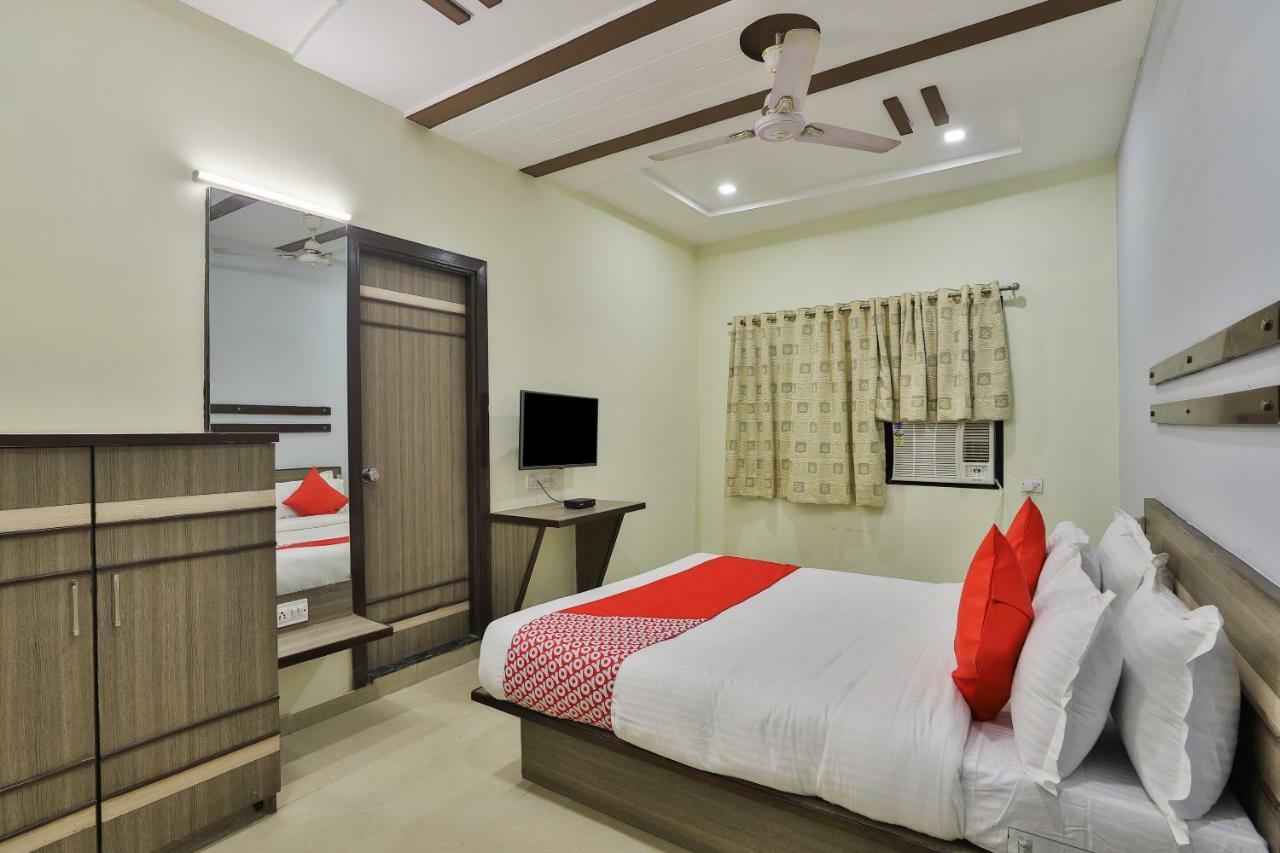 Oyo Flagship 19003 Hotel Rudra Mahal Ahmedabad Buitenkant foto