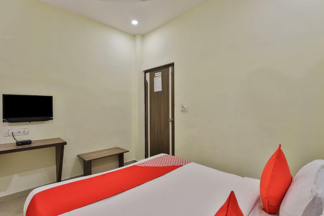 Oyo Flagship 19003 Hotel Rudra Mahal Ahmedabad Buitenkant foto