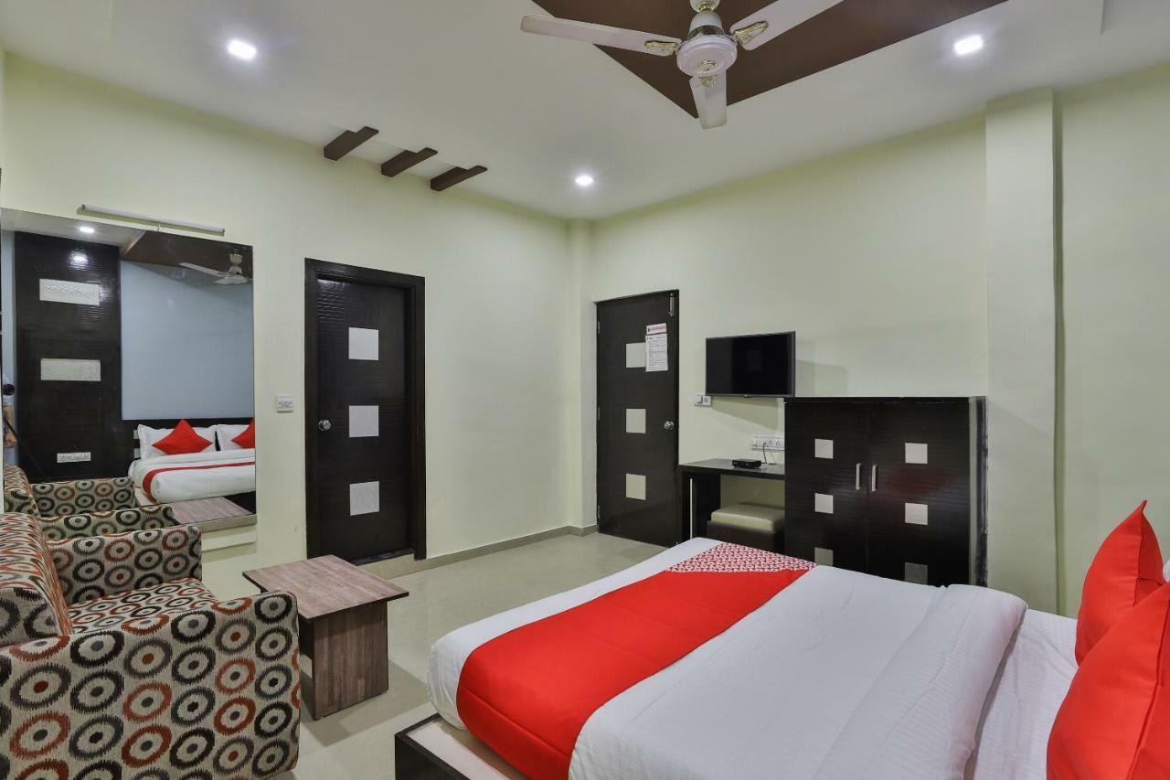 Oyo Flagship 19003 Hotel Rudra Mahal Ahmedabad Buitenkant foto