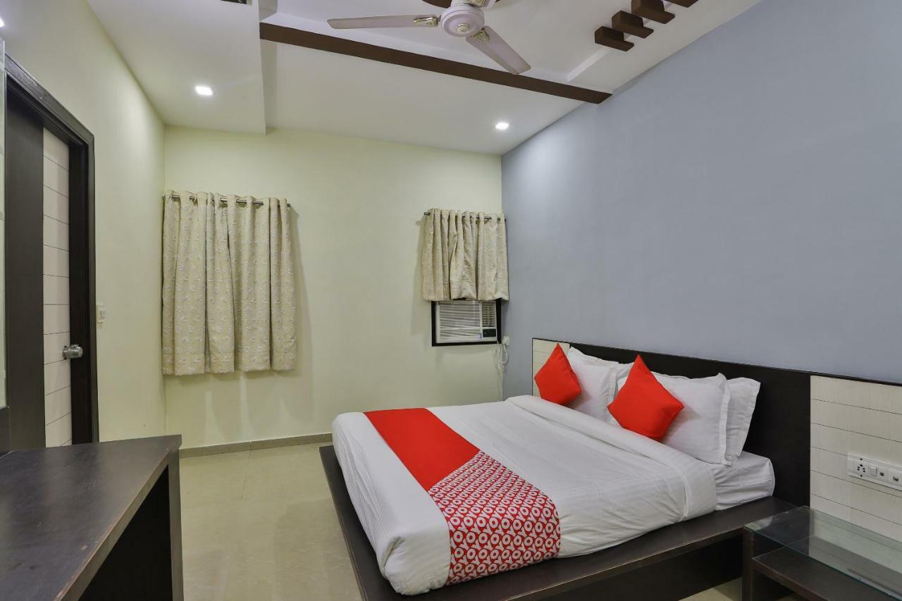 Oyo Flagship 19003 Hotel Rudra Mahal Ahmedabad Buitenkant foto