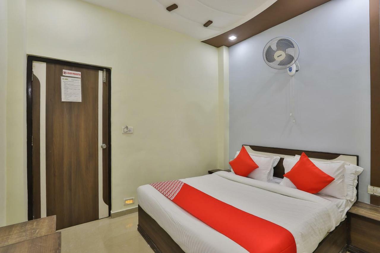 Oyo Flagship 19003 Hotel Rudra Mahal Ahmedabad Buitenkant foto