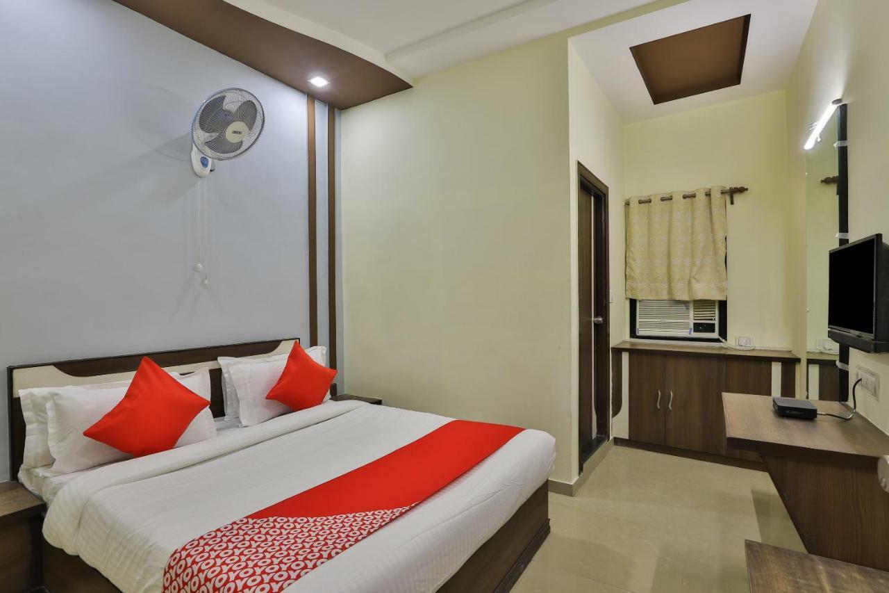 Oyo Flagship 19003 Hotel Rudra Mahal Ahmedabad Buitenkant foto