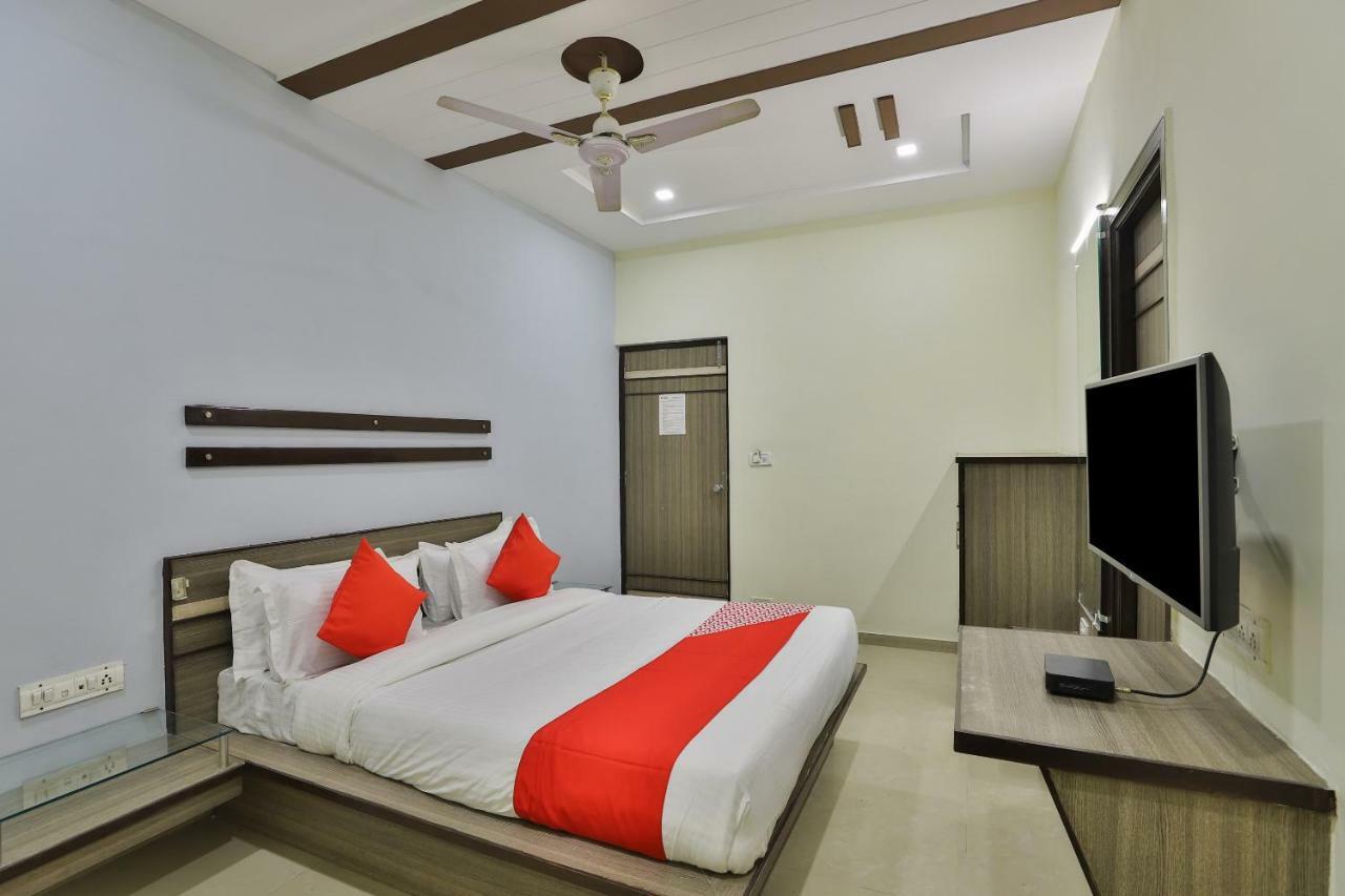 Oyo Flagship 19003 Hotel Rudra Mahal Ahmedabad Buitenkant foto