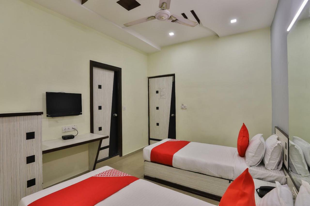 Oyo Flagship 19003 Hotel Rudra Mahal Ahmedabad Buitenkant foto
